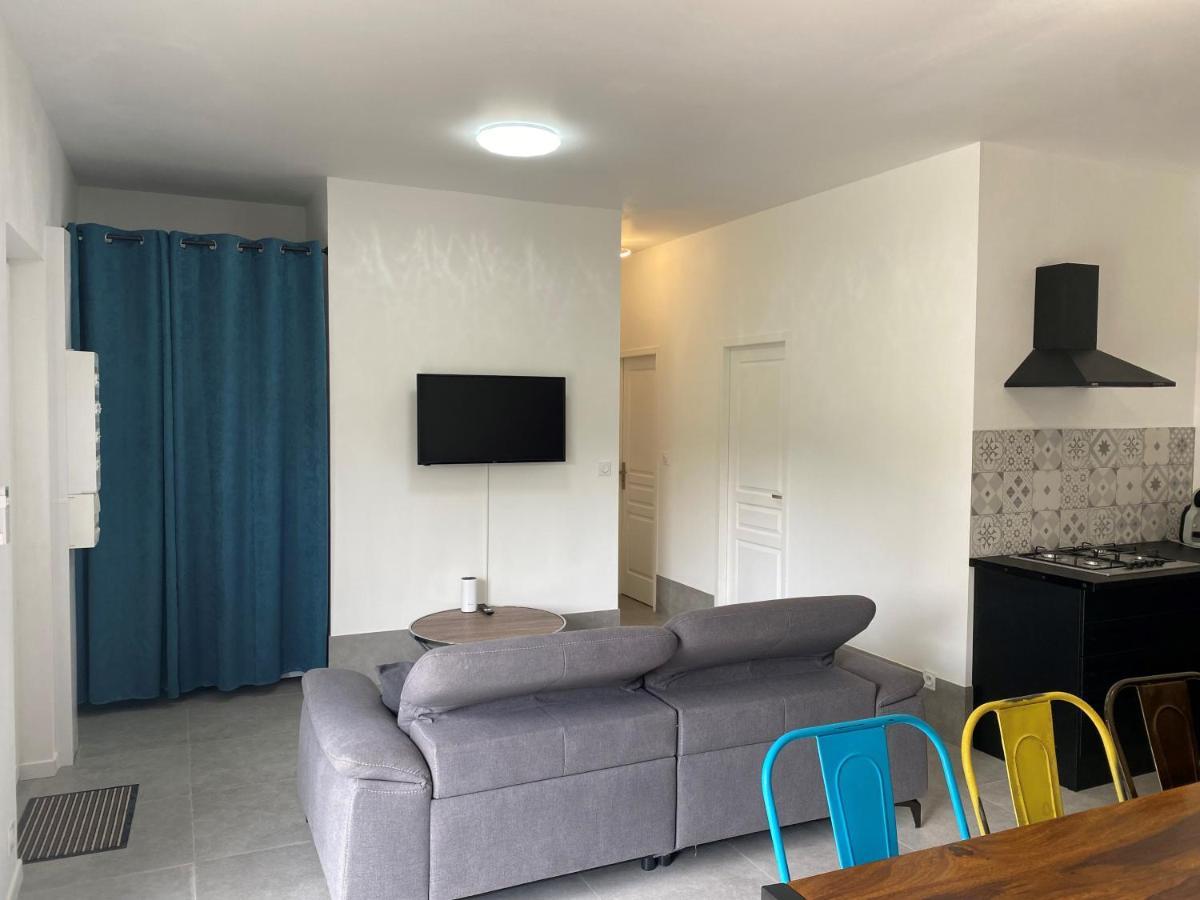 Logis Dans Ancien Relais De Poste Apartman Saint Julien Les Rosiers Kültér fotó