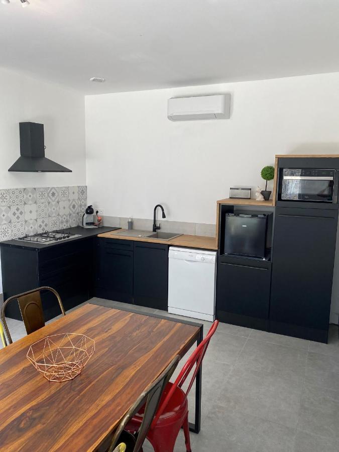 Logis Dans Ancien Relais De Poste Apartman Saint Julien Les Rosiers Kültér fotó