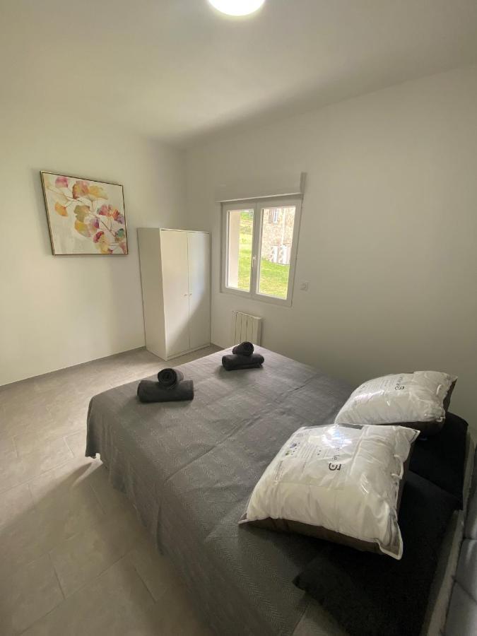 Logis Dans Ancien Relais De Poste Apartman Saint Julien Les Rosiers Kültér fotó