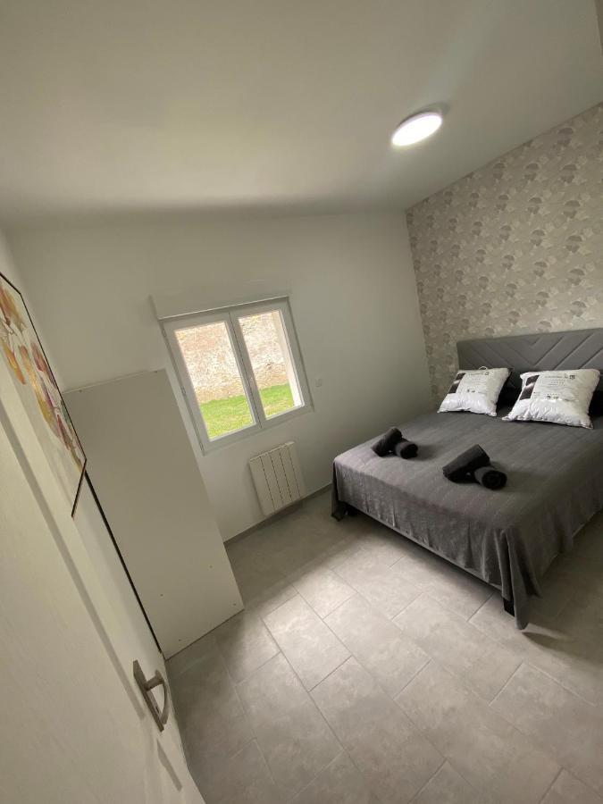 Logis Dans Ancien Relais De Poste Apartman Saint Julien Les Rosiers Kültér fotó