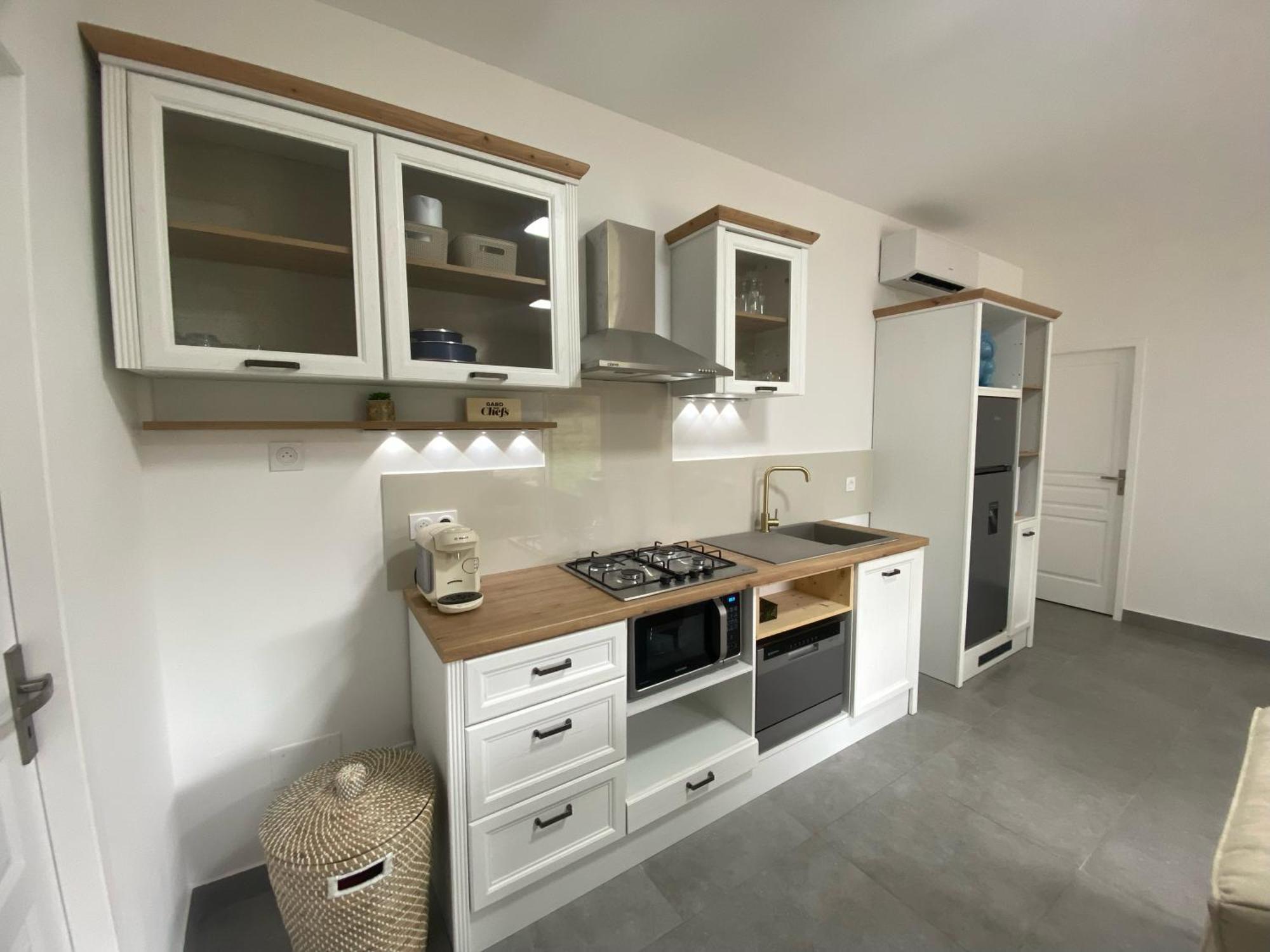 Logis Dans Ancien Relais De Poste Apartman Saint Julien Les Rosiers Kültér fotó